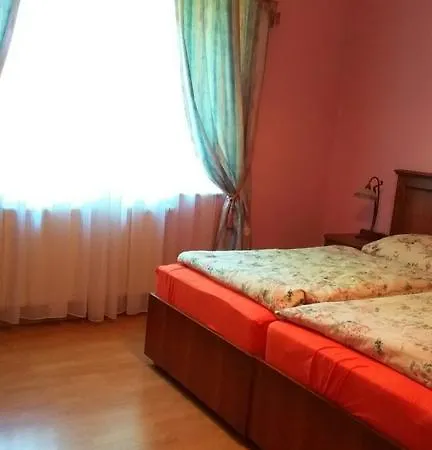 Alphonse Mucha 2 Bedroom Apt Karlovy Vary