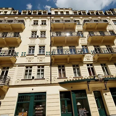 Alphonse Mucha 2 Bedroom Apt * Karlovy Vary